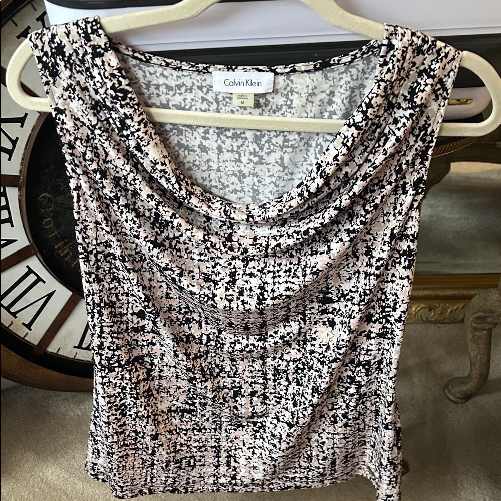 Calvin Klein Women's Black and White Textured Tank Top